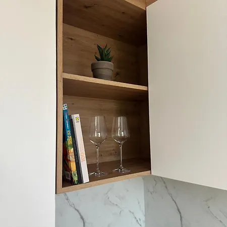 Sunny 4-room In A Location In