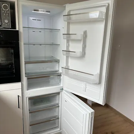 Sunny 4-room In A Location In דירה *