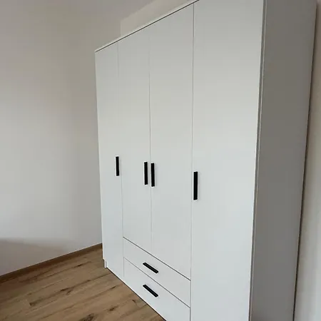 Sunny 4-room In A Location In *