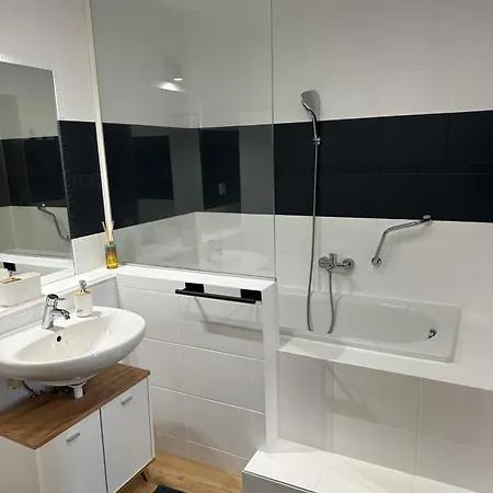Appartamento Sunny 4-room In A Location In