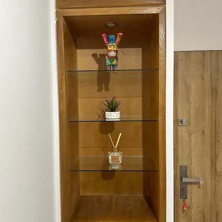 Sunny 4-room In A Location In *